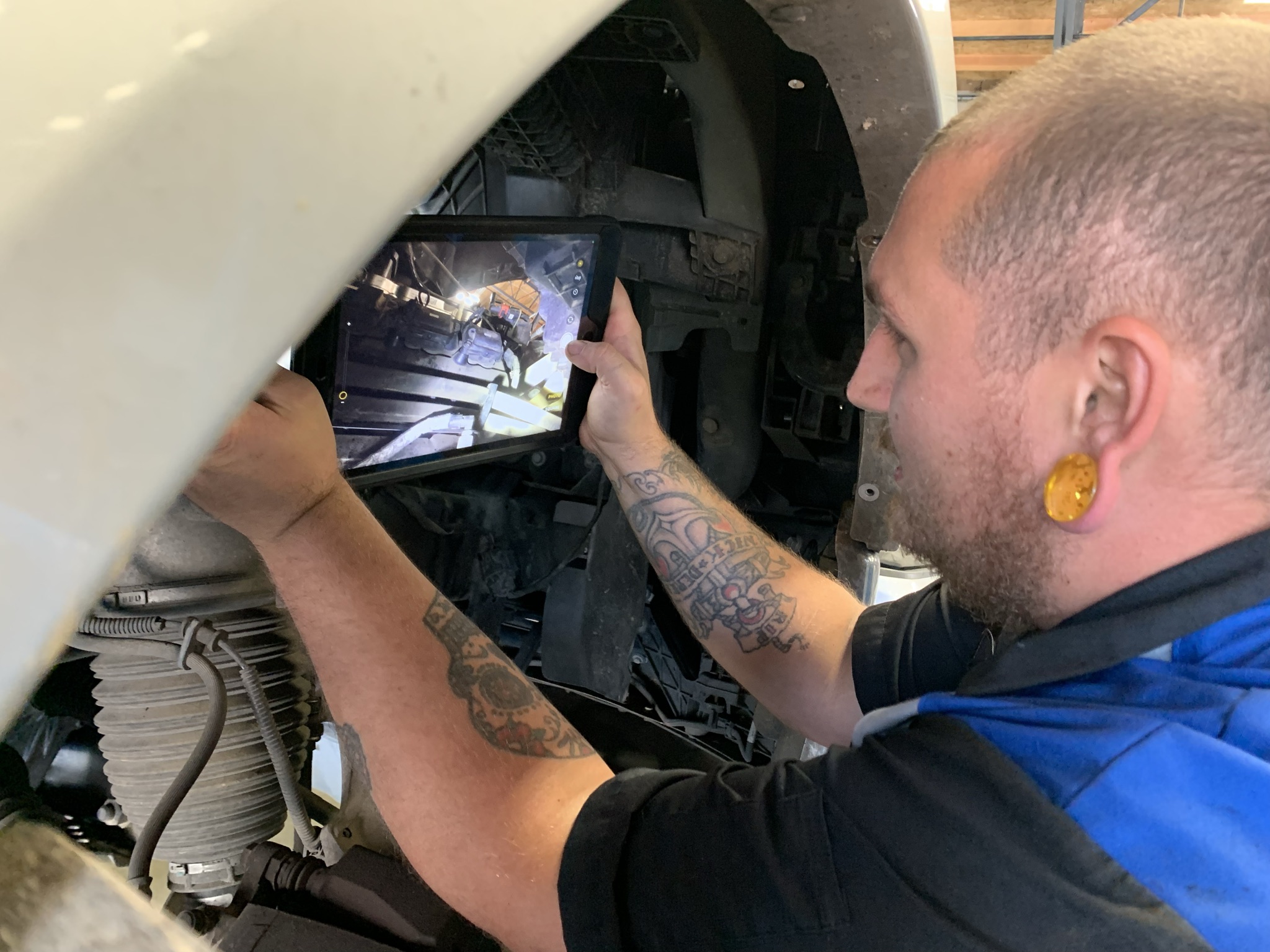Graham Auto Repair Mechanic Performing a Digital Vehicle Inspection
